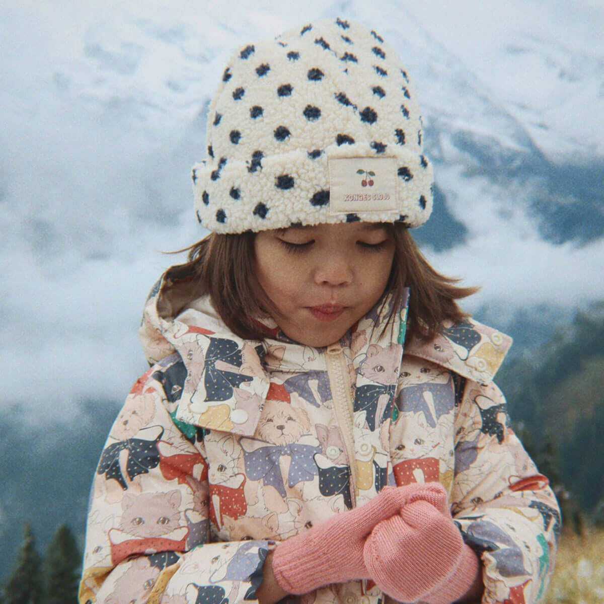 Bonnet d'hiver en polaire recyclée à pois jaunes avec bord repliable pour enfants par temps froid