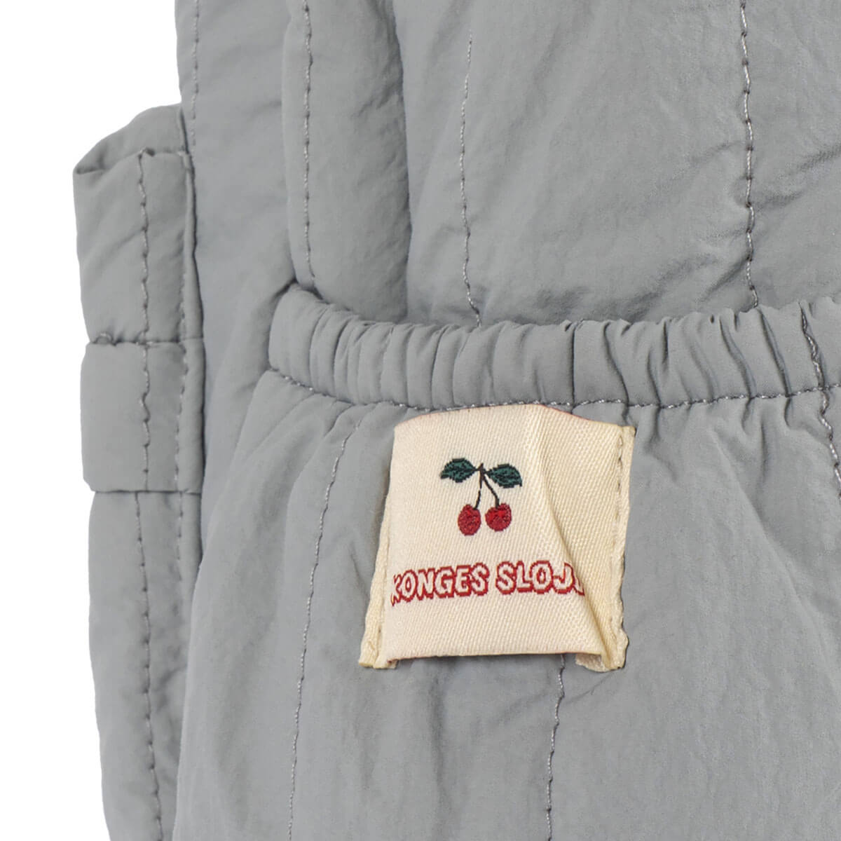 Sac à dos gris matelassé en nylon avec sangle de poitrine et poche latérale pour bouteille pour l'école et les activités de plein air des enfants