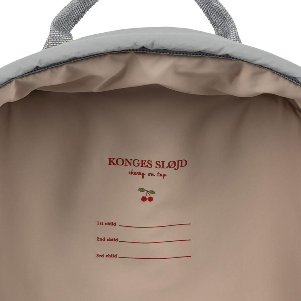 Sac à dos gris matelassé en nylon avec sangle de poitrine et poche latérale pour bouteille pour l'école et les activités de plein air des enfants