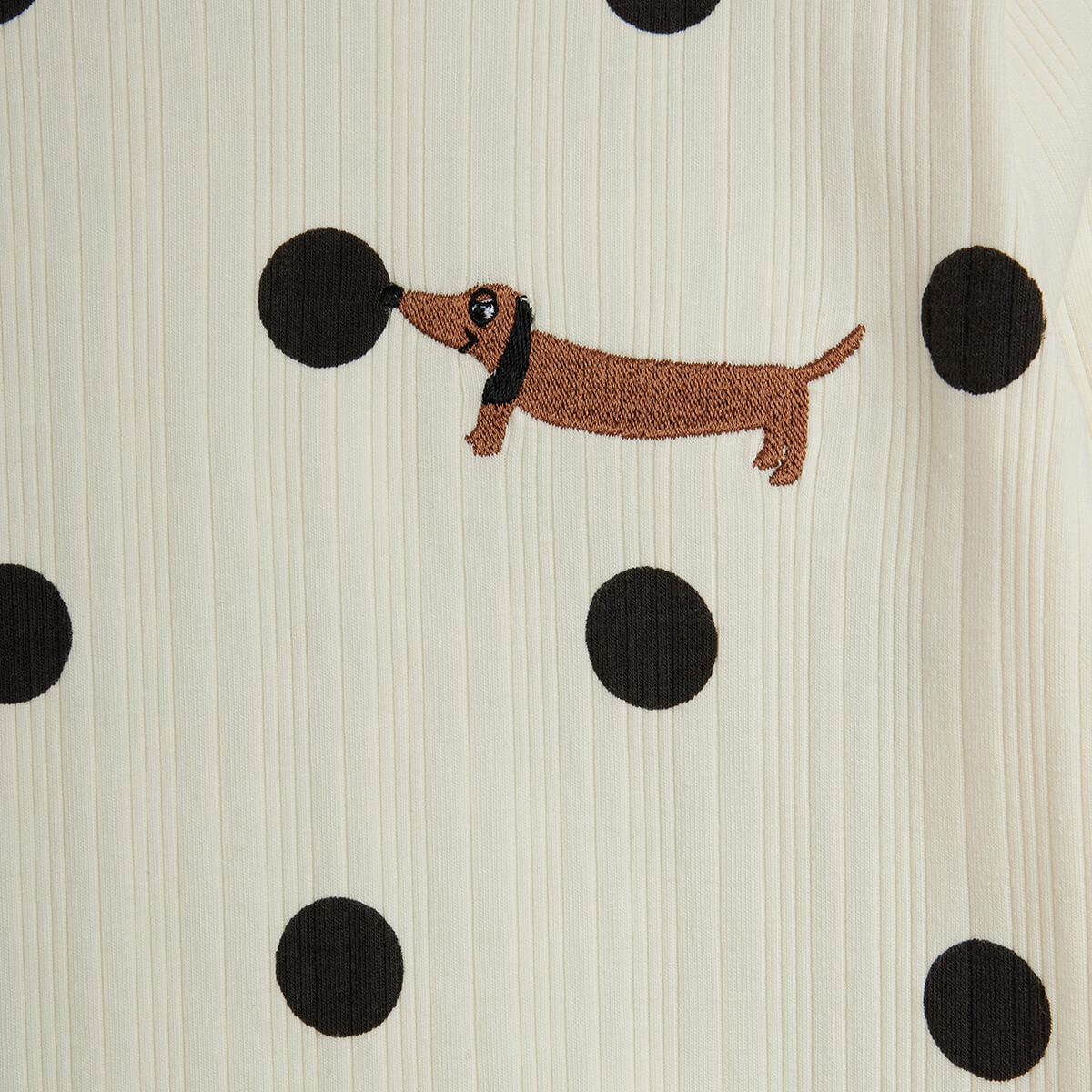T-shirt à manches longues en coton biologique à pois blancs cassés imprimé chien avec coupe extensible pour enfants - Tenue décontractée