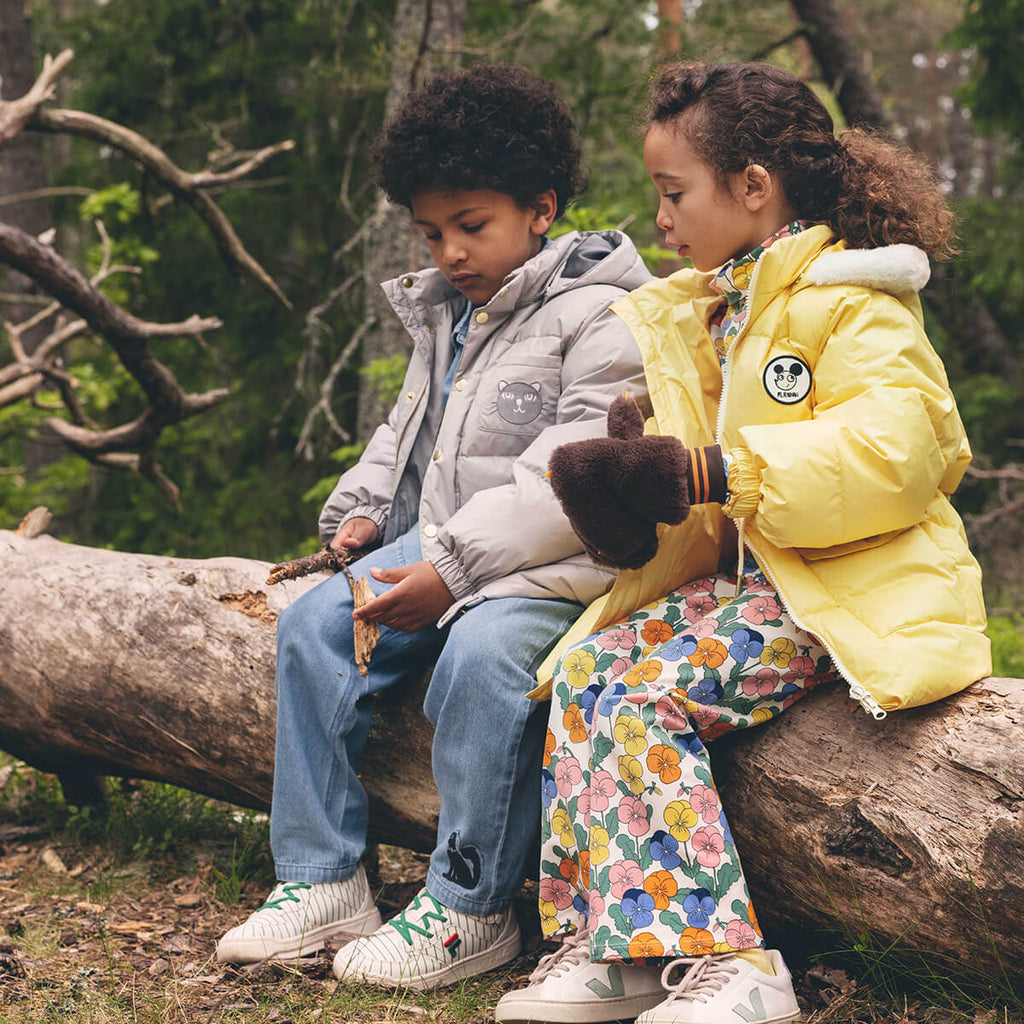 Doudoune épaisse en polyester recyclé avec appliqués patch jaunes et fermeture éclair imperméable pour enfant (hiver)