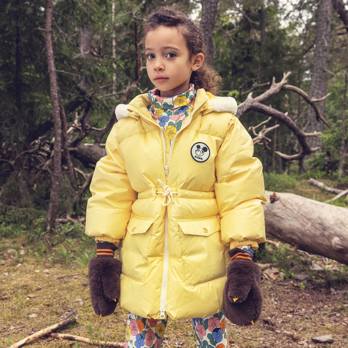 Doudoune épaisse en polyester recyclé avec appliqués patch jaunes et fermeture éclair imperméable pour enfant (hiver)