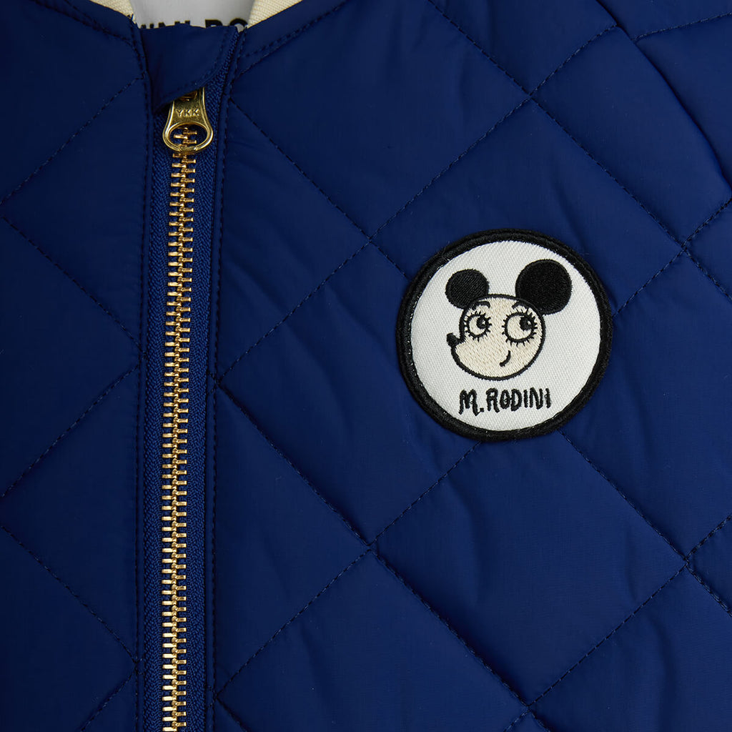 Doudoune matelassée en polyester recyclé à imprimé patchwork bleu avec poignets côtelés pour enfants au quotidien